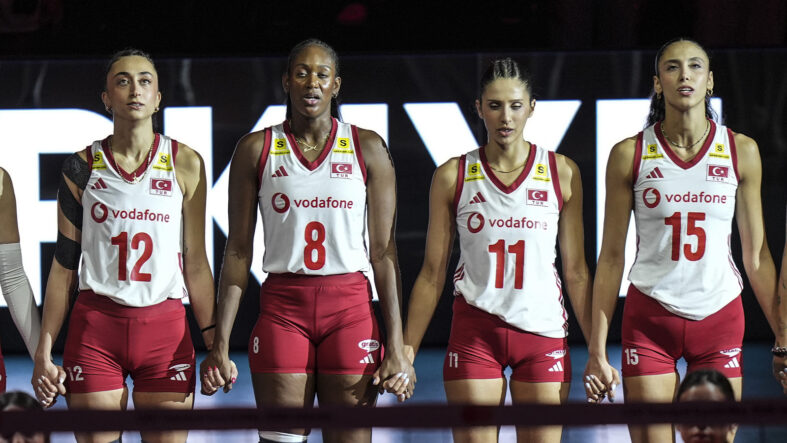 milli-voleybolcudan-istiklal-marsini-okumuyor-elestirilerine-yanit.jpg