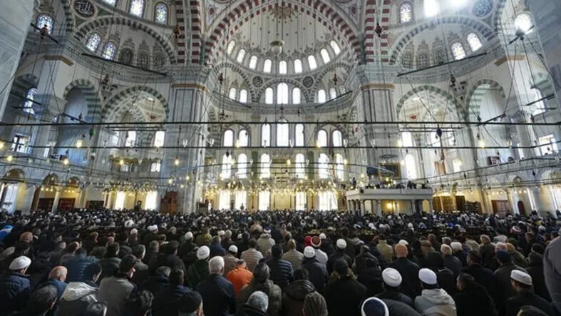 namaz-vakitleri-cuma-namazi-saat-kacta.jpg