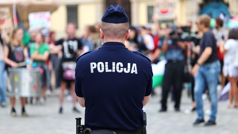 Neo-Nazi bağlantısı var! Camiye saldırı son anda önlendi