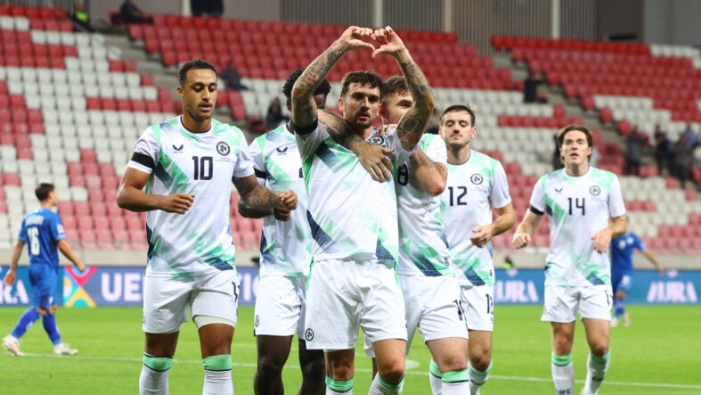 olayli-israil-irlanda-macinda-futbolculardan-protesto.jpg