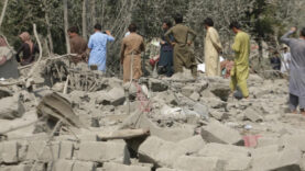 pakistanda-bombali-aracla-saldiri-11-olu.jpg