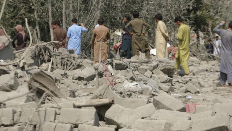 Pakistan’da bombalı araçla saldırı: 11 ölü