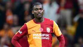 rafael-leao-hakkinda-sert-konustu-onu-izlemekten-bikmistim-sanki-lutfeder-gibi-oynuyordu.jpg
