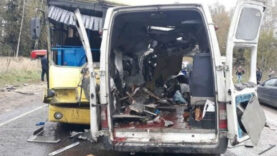 rusyada-minibus-otomobil-ve-kamyon-carpisti-13-olu-8-yarali.jpg