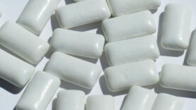 sakiz-degil-mikroplastik-cigniyoruz.jpg