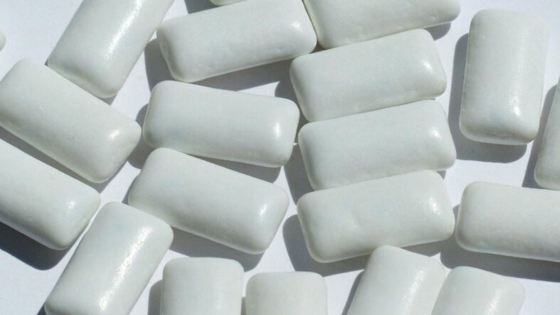 sakiz-degil-mikroplastik-cigniyoruz.jpg