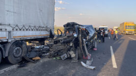 sanliurfada-minibus-tira-arkadan-carpti-2-olu-2-agir-yarali.jpg