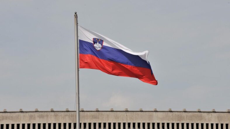 slovenyada-muhalefet-israille-yakinlasma-nedeniyle-disisleri-bakani-hakkinda-gensoru-onergesi-verecek.jpg