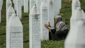 srebrenitsa-anit-merkezine-sirplar-baskin-yapilabilir-uyarisi.jpg