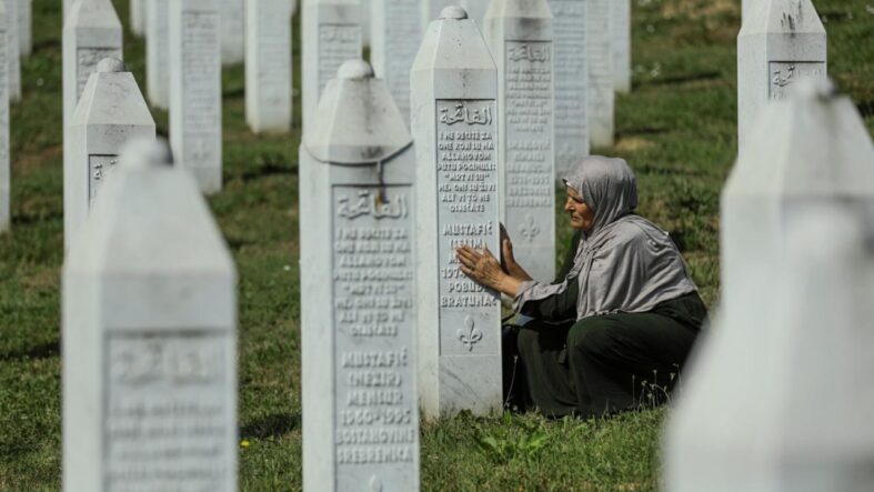 srebrenitsa-anit-merkezine-sirplar-baskin-yapilabilir-uyarisi.jpg