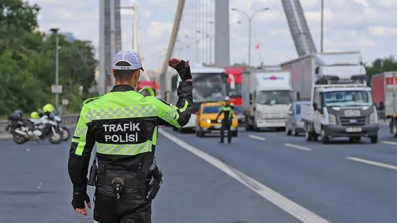 suruculer-dikkat-istanbulda-bugun-bu-yollar-kapali.jpg