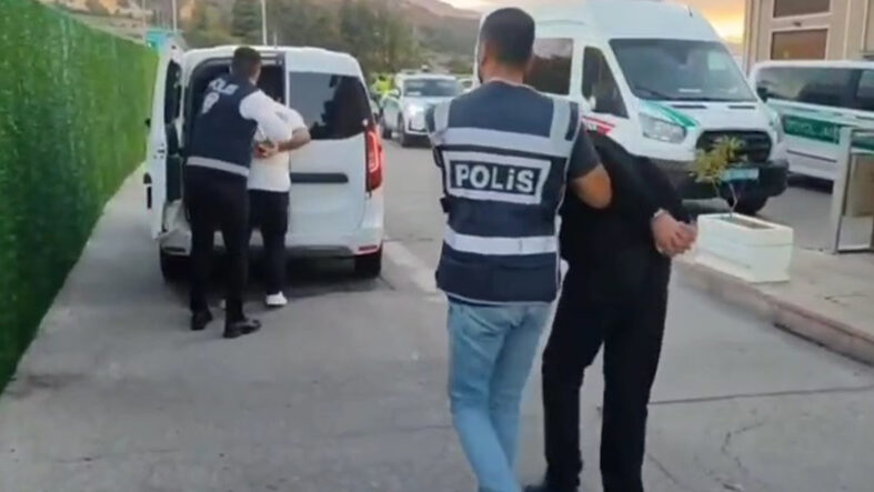 telefonla-aradiklari-kisiyi-7-milyon-lira-dolandirdilar-2-supheli-tutuklandi.jpg