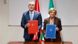 turkiye-ile-italya-arasinda-is-birligi-mutabakat-zapti-imzalandi.jpg