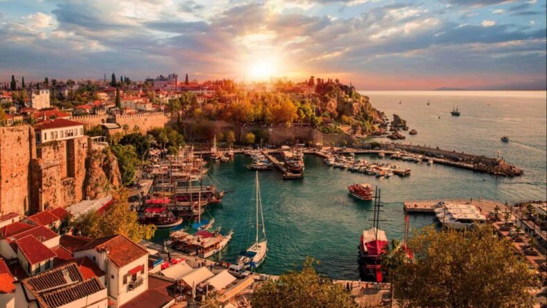 turkiyenin-dunya-turizminden-aldigi-pay-artirilacak.jpg