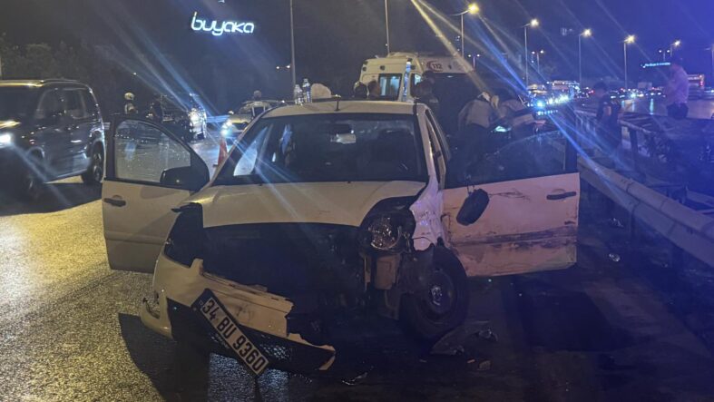 umraniyede-zincirleme-trafik-kazasinda-3-kisi-yaralandi.jpg
