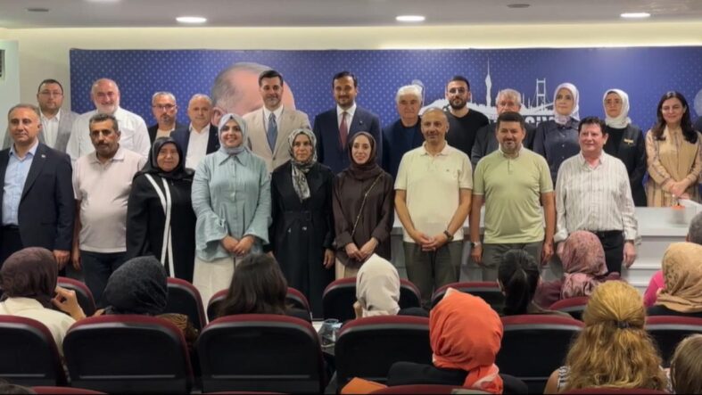 uskudarda-4-chpli-meclis-uyesi-ak-partiye-katildi.jpg