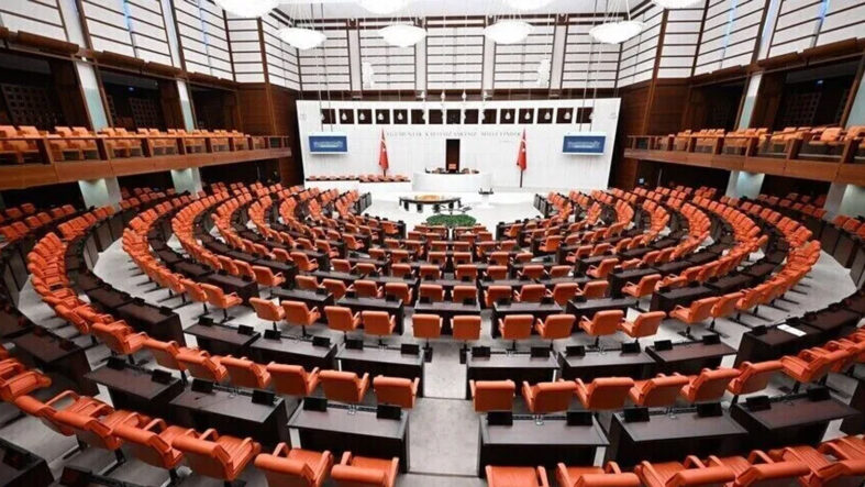 yeni-resmi-tatil-icin-geri-sayim-nevruz-meclis-gundemine-geliyor.jpg