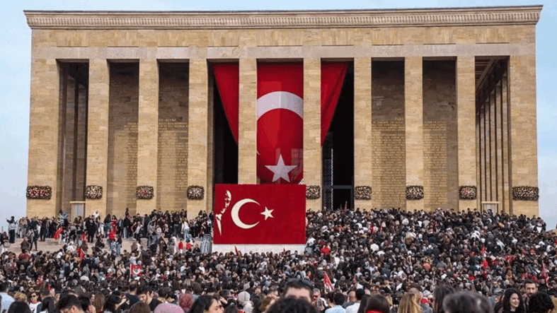 10-kasim-resmi-tatil-mi-10-kasim-hangi-gune-denk-geliyor.gif