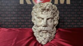 2-bin-yillik-zeus-heykel-basi-ele-gecirildi.jpg