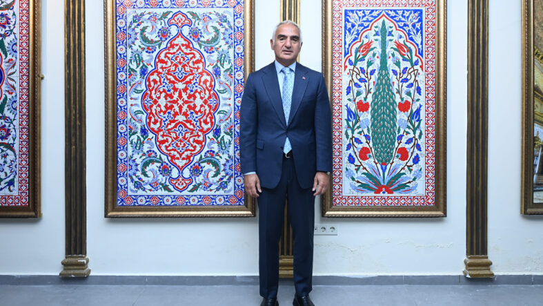 62-bin-701-eser-5-farkli-tema-tek-cati.jpg