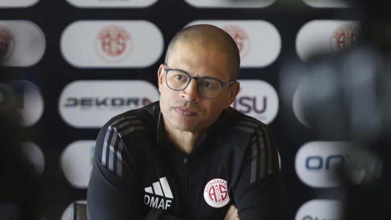 alex-de-souza-ve-bulent-uygun-hoca-olarak-onerildi.jpg