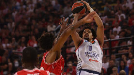 anadolu-efes-euroleaguede-son-sampiyon-olympiakosa-farkli-kaybetti.jpg