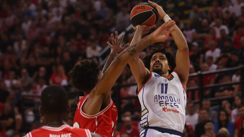 anadolu-efes-euroleaguede-son-sampiyon-olympiakosa-farkli-kaybetti.jpg