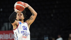anadolu-efes-zalgirisi-deplasmanda-devirdi.jpg