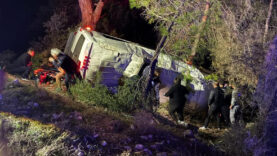 antalyada-dagcilari-tasiyan-minibus-sarampole-devrildi-cok-sayida-yarali-var.jpg