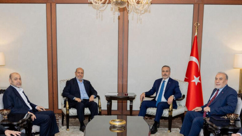 bakan-fidan-hamas-heyeti-ile-bir-araya-geldi.jpg