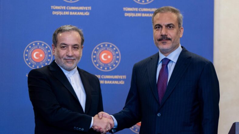 bakan-fidan-iranli-mevkidasi-arakci-ile-gorustu.jpg