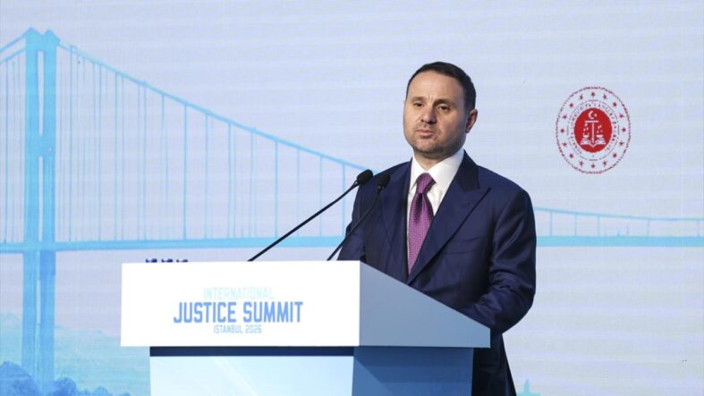 bakan-gurlek-adalet-ayrimci-olmamalidir.jpg