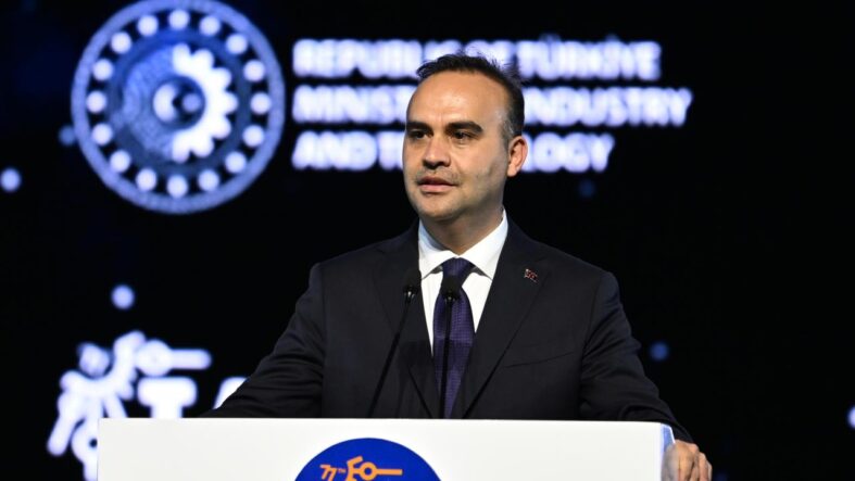 bakan-kacirdan-antalyadaki-uzay-kongresine-davet-uzaya-ilgi-duyanlari-bekleriz.jpg