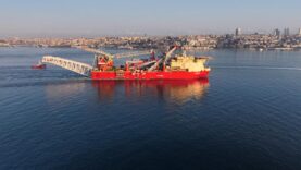 bakan-uraloglundan-istanbul-bogazindan-gecen-gemiye-iliskin-paylasim.jpg