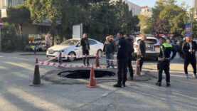 besiktasta-ana-caddede-yol-coktu-trafik-aksadi.jpg