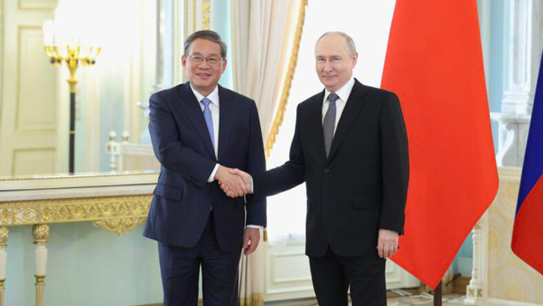 cin-basbakani-li-rusya-devlet-baskani-putin-ile-gorustu.jpg