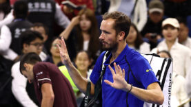 daniil-medvedev-cin-aciktan-diskalifiye-edildi.jpg