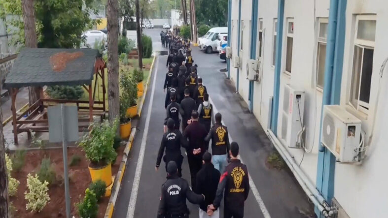 diyarbakir-merkezli-10-ilde-fuhus-operasyonu-17-supheli-tutuklandi.jpg