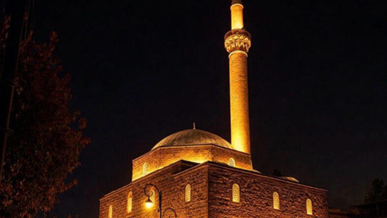 diyarbakir-ve-bingolde-ihya-edilen-6-cami-kapilarini-aciyor.jpg