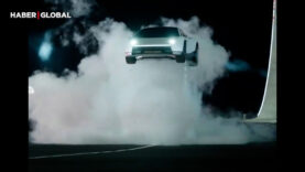 elon-musktan-ucabilen-tesla-roadster-tanitimi-1-saniyeden-kisa-surede-100-kilometre-hiz.jpg