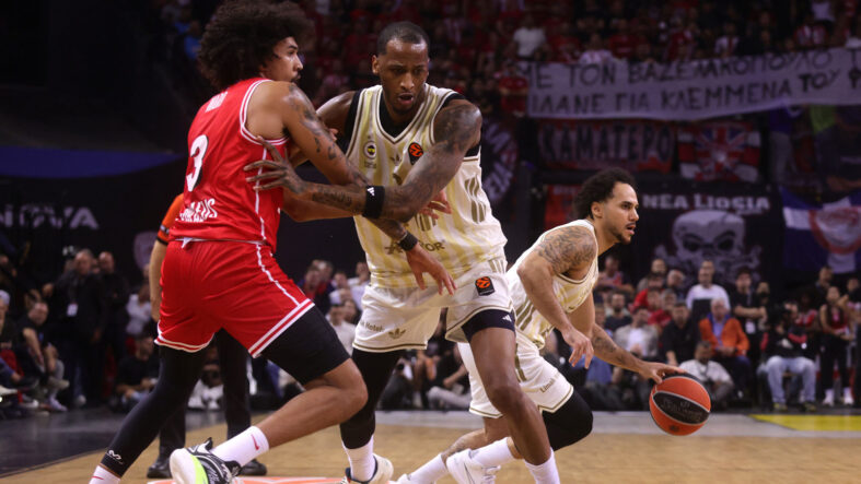 fenerbahce-euroleague-karsilasmasinda-zoru-basardi-olympiakosun-sahasinda-4-yil-sonra-bir-ilk.jpg