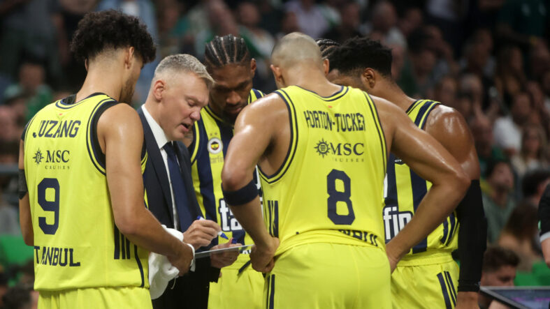 fenerbahce-ilk-yenilgisini-yunanistanda-aldi.jpg
