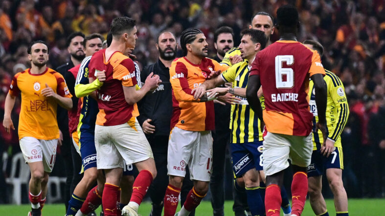 fenerbahceden-derbi-sonrasi-yasananlar-hakkinda-sert-aciklama-kabul-edilemez.jpg