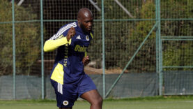fenerbahcenin-aston-villa-maci-kamp-kadrosu-aciklandi-romelu-lukaku-karari.jpg