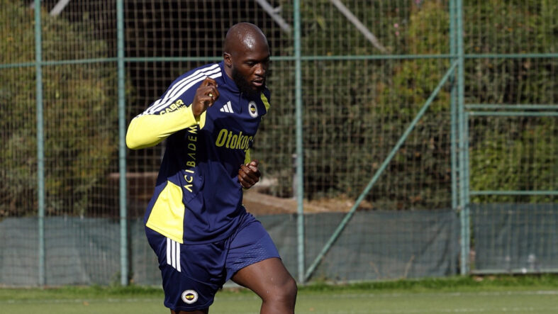 fenerbahcenin-aston-villa-maci-kamp-kadrosu-aciklandi-romelu-lukaku-karari.jpg