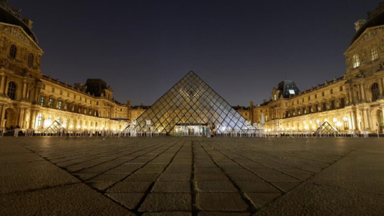 fransada-olasi-eylemlere-karsi-louvre-ve-bazi-muzeler-24-ekimde-kapali-olacak.jpg