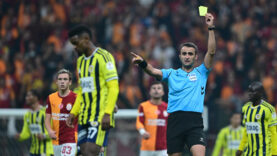 galatasaray-fenerbahce-derbisinde-bir-kez-daha-kartlar-havada-ucustu.jpg