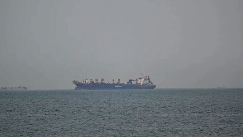 iran-acikladi-hurmuz-bogazinda-bir-super-tanker-daha-mayina-carpti.jpg