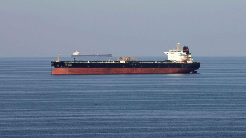 iran-duyurdu-hurmuz-bogazinda-bir-petrol-tankeri-mayina-carpti.jpg