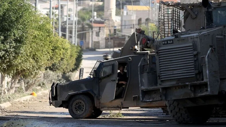 israil-ordusu-el-halil-kenti-ve-cevresindeki-koylerin-giris-cikislarini-kapatti.jpg